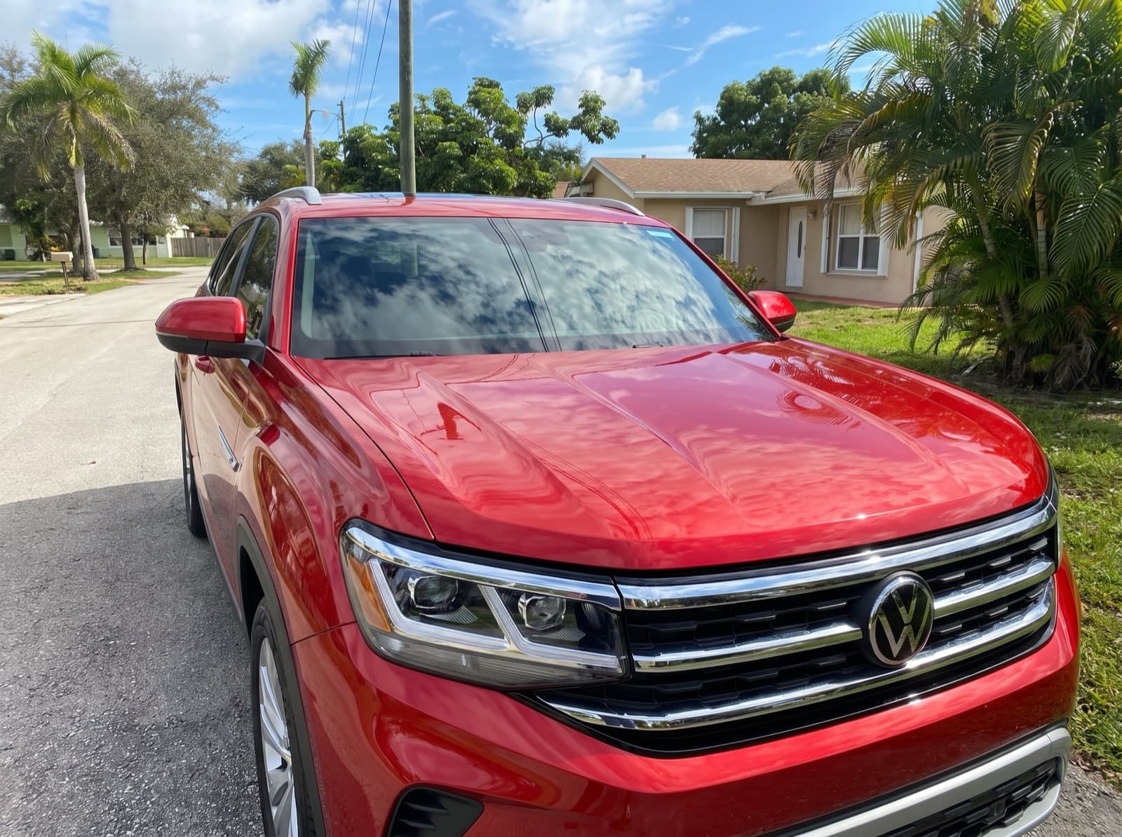 A red SUV in a driveway in Hollywood, FL, after a Bang AutoGlass mobile glass job